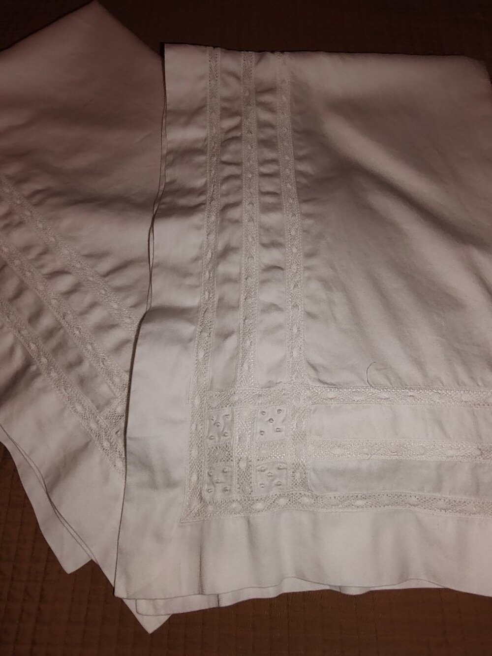 DEA PAIR QUEEN SHAMS SUSY LACE AND LOVE KNOTS IVORY EGYPTIAN COTTON SATEEN ITALY